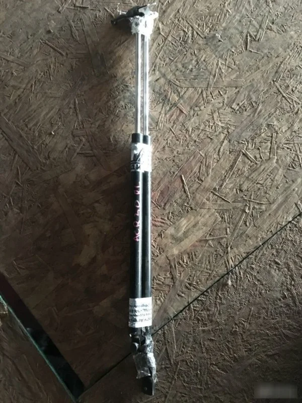 Амортизаторы багажника Toyota Estima 2000-2003 AHR10