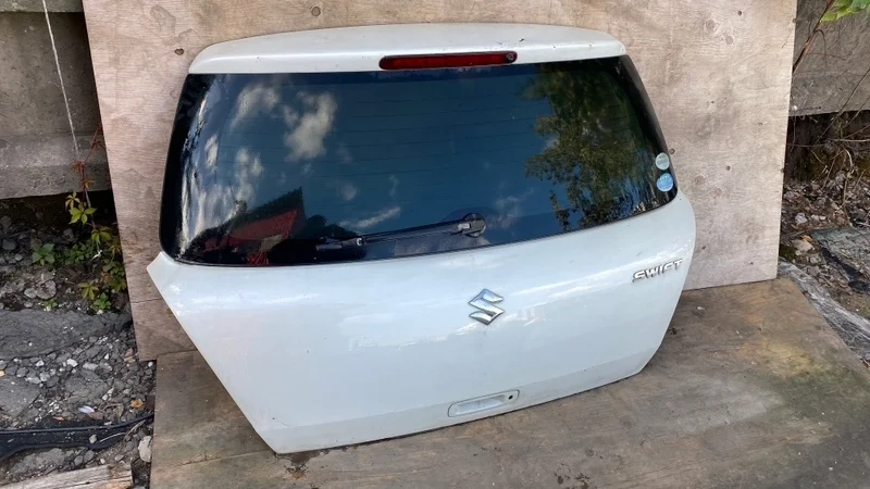Дверь багажника Suzuki Swift 3 2004-2011 ZC11