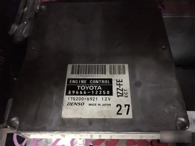 Блок управления ДВС Toyota Corolla Spacio 2000-2004 8966612250 ZZE122 1ZZFE