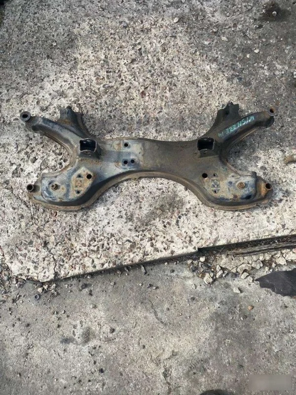 Балка ДВС Toyota Wish 1 2003-2005 ZNE14G