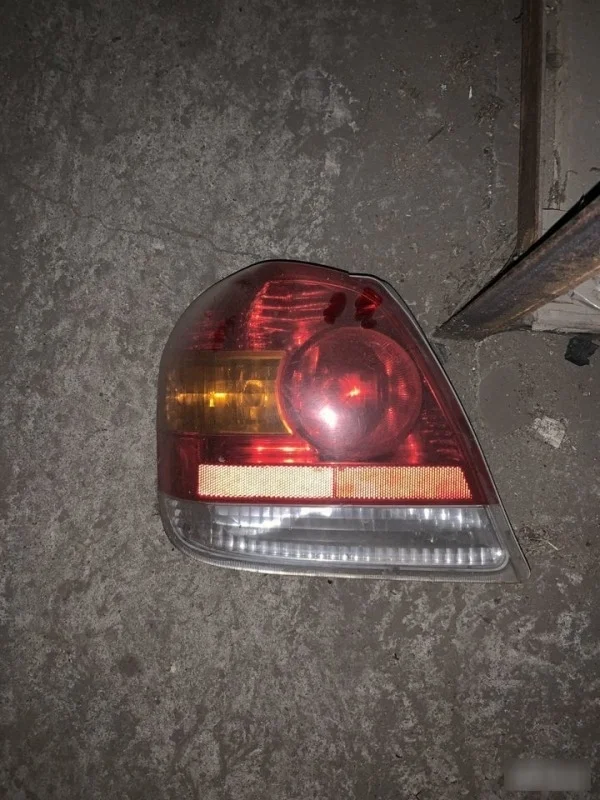 Стоп-сигнал Toyota Platz 1999-2005, задний