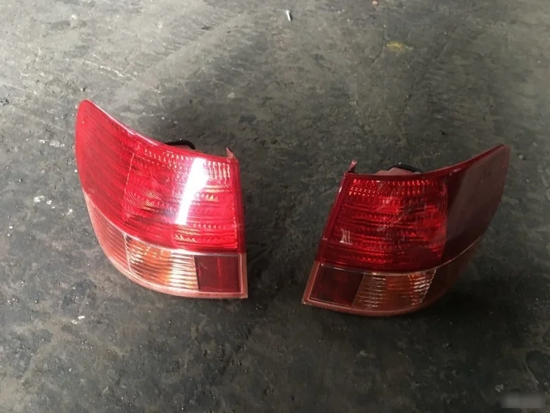 Фонарь Toyota Vista Ardeo 2000-2003 SV50