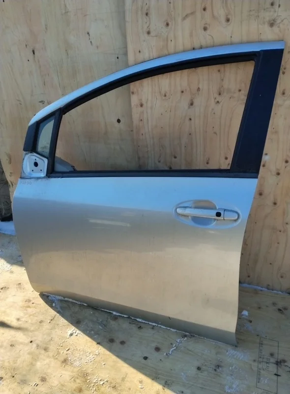 Дверь Toyota Vitz XP90, передняя левая