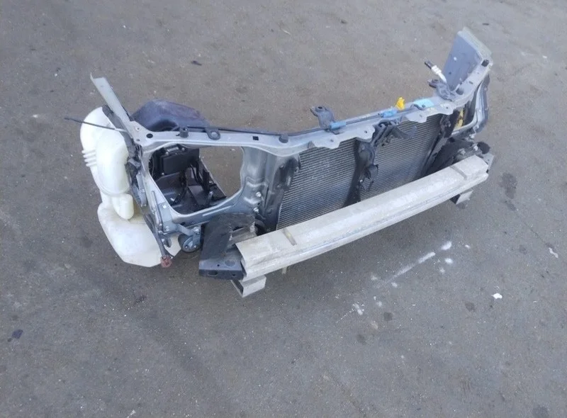 Панель передняя Subaru Forester SG