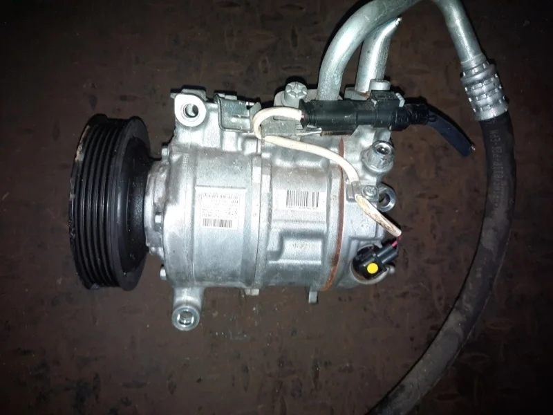 Компрессор кондиционера Mercedes A-160 2013 A0038304360 W176 M270910