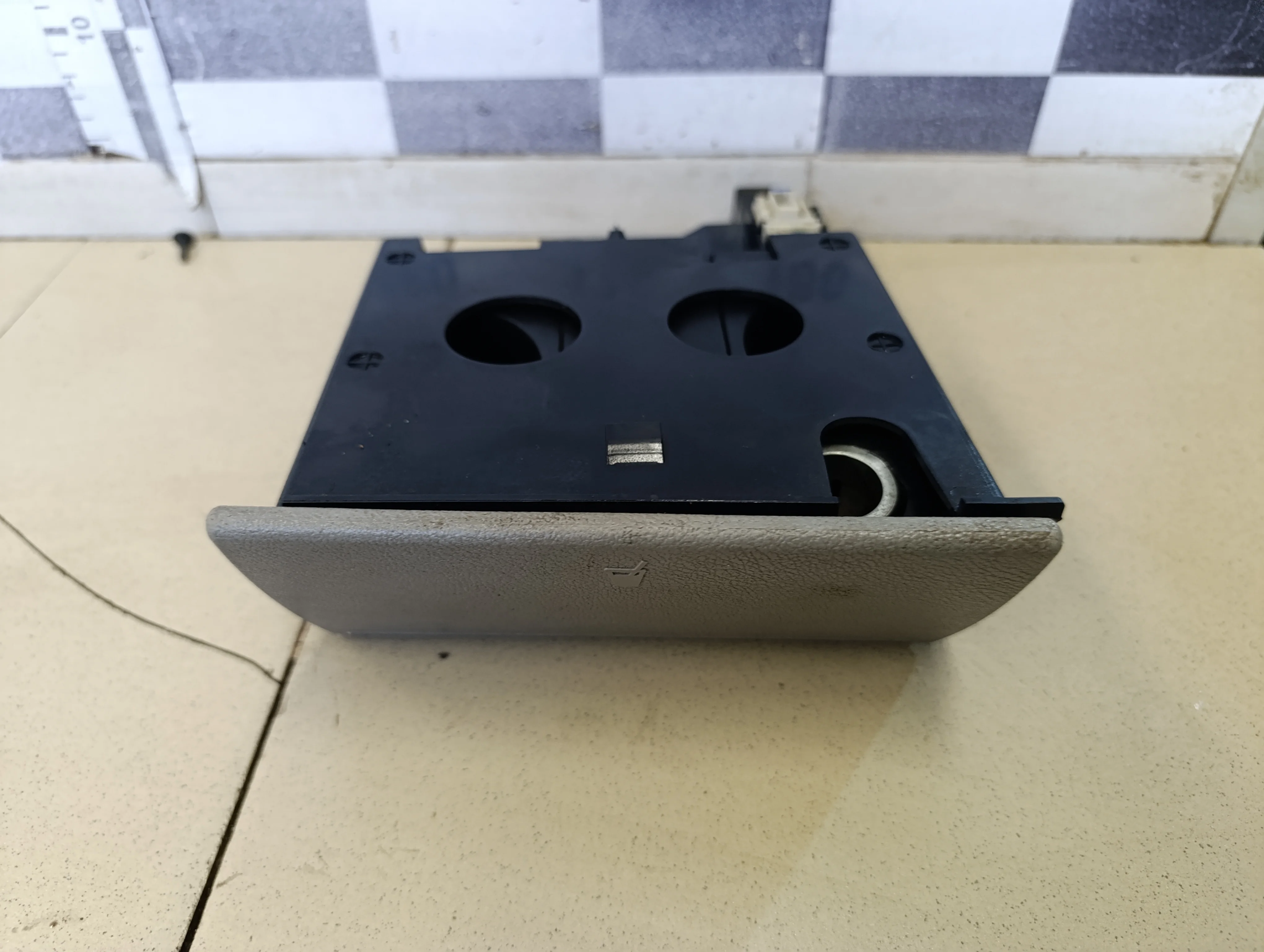 Пепельница передняя Transporter T5 2003-2015