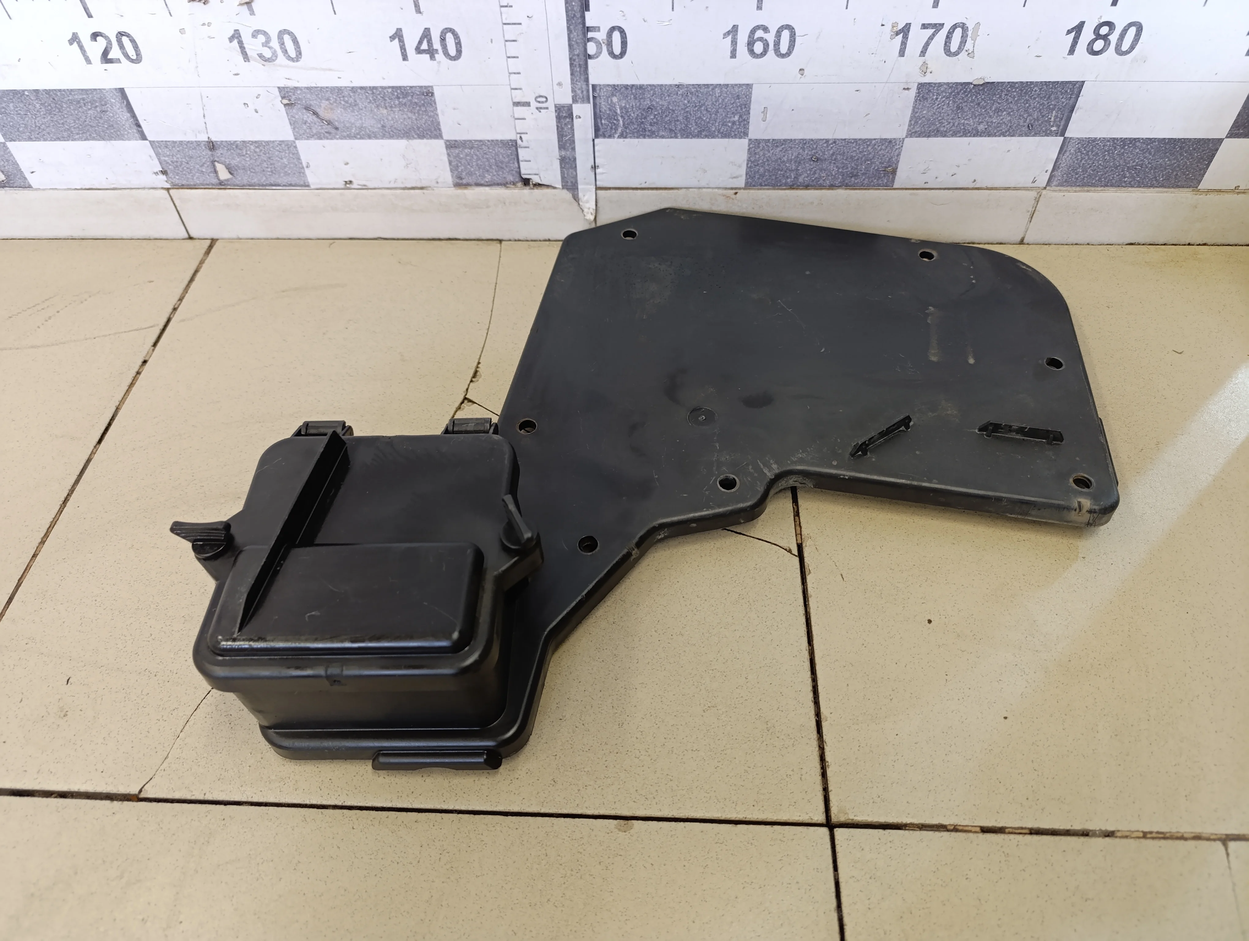 Крышка блока предохранителей Transporter T5 2003-2015