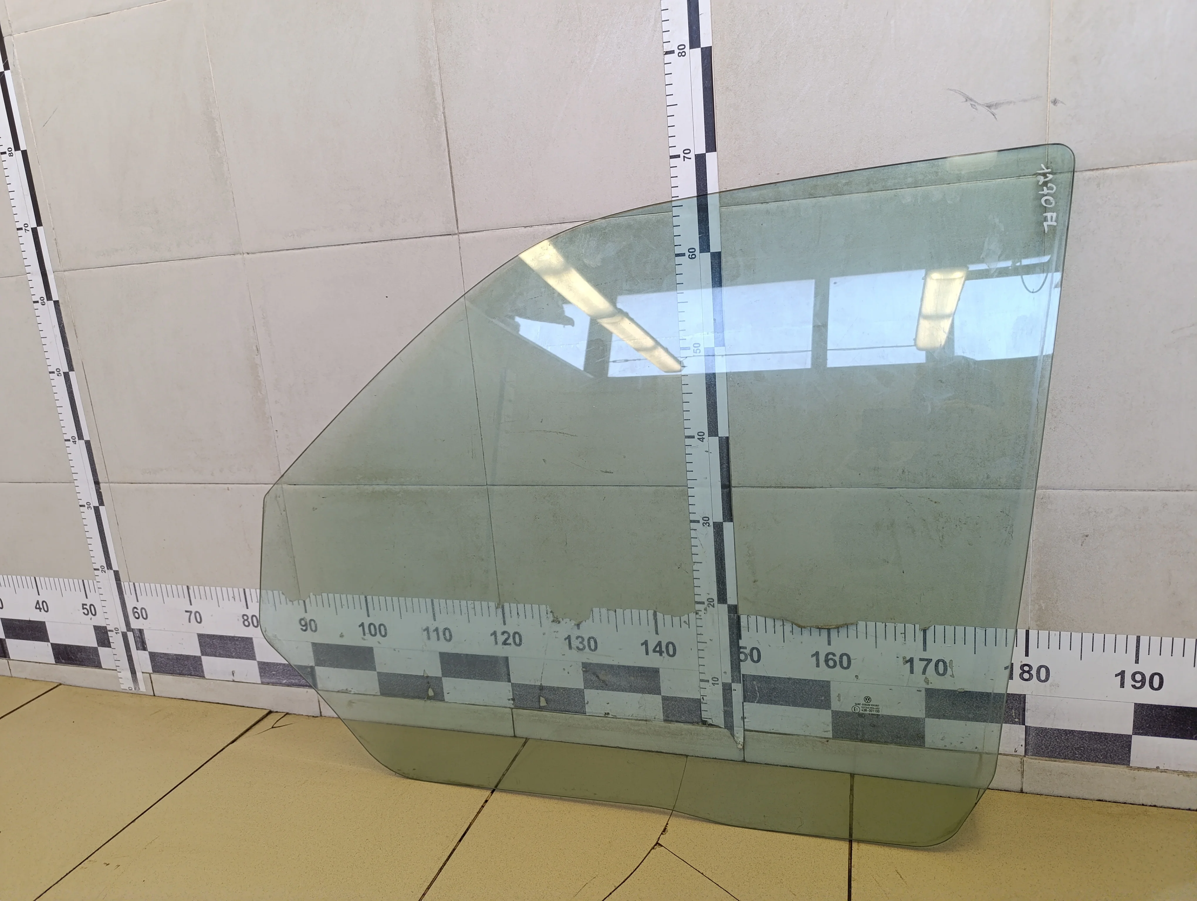 Стекло двери передней левой Transporter T5 2003-2015