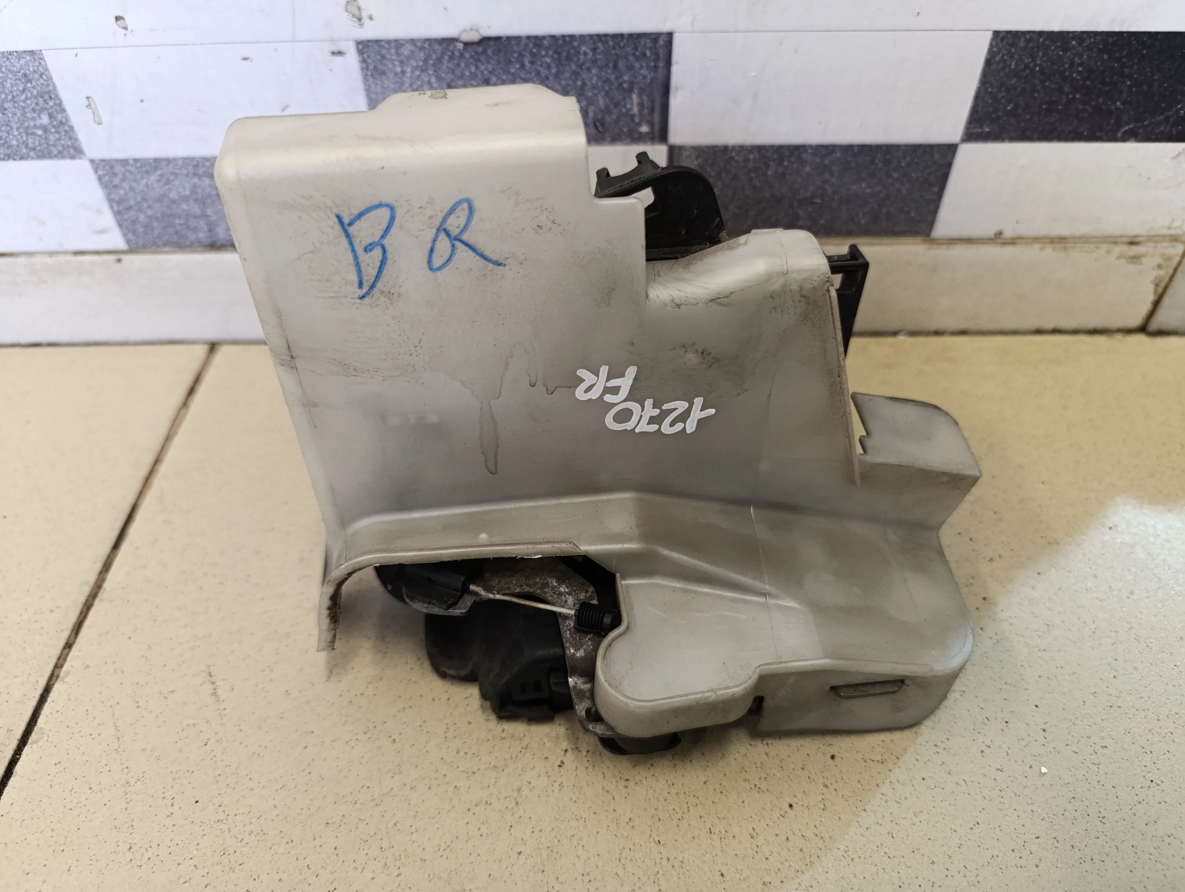 Замок двери передней правой Transporter T5 2003-2015