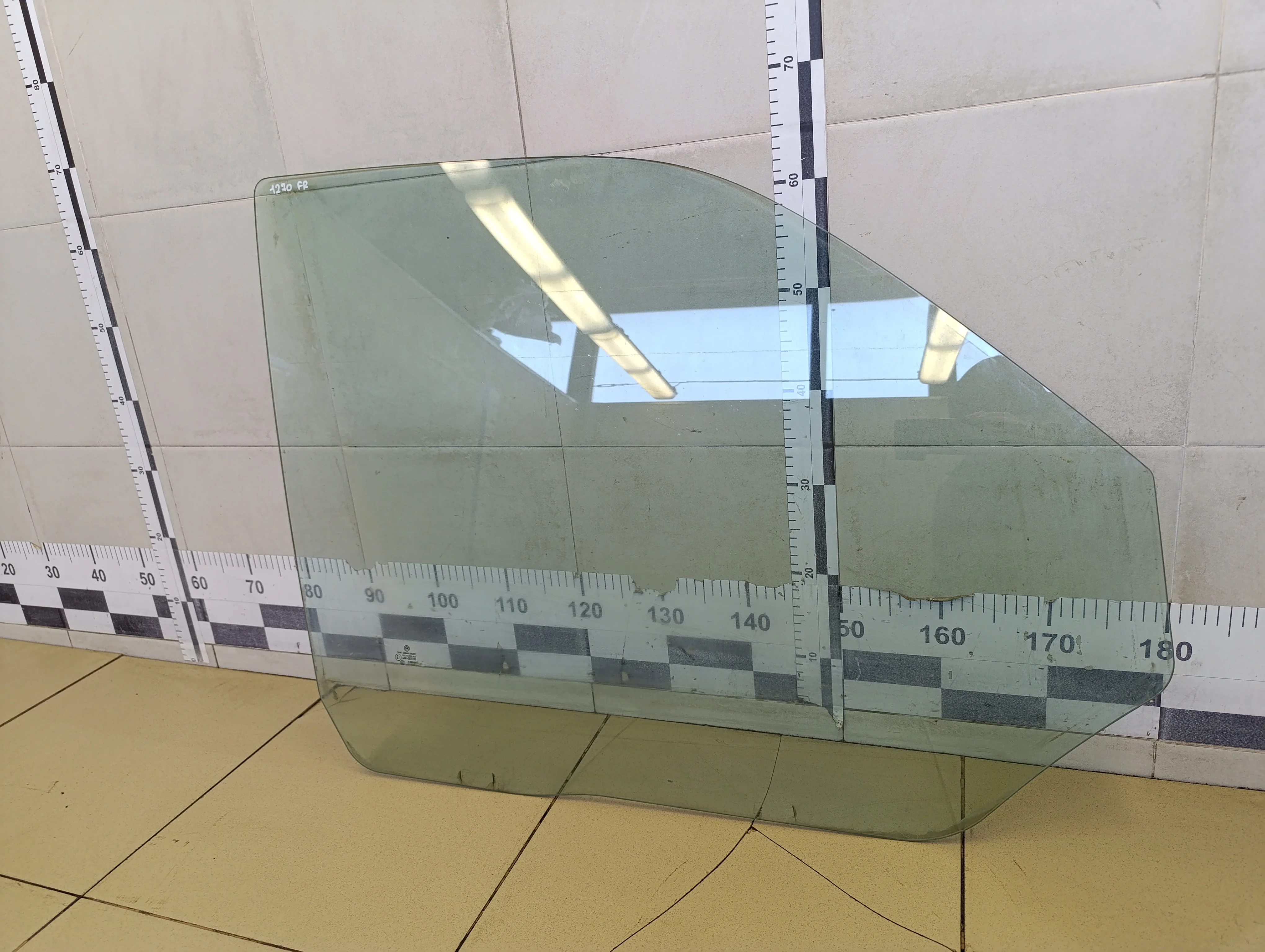 Стекло двери передней правой Transporter T5 2003-2015