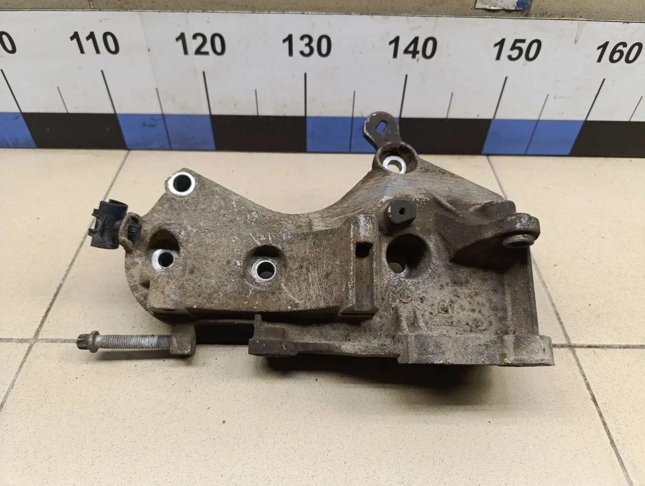 Кронштейн генератора Duster 2012>