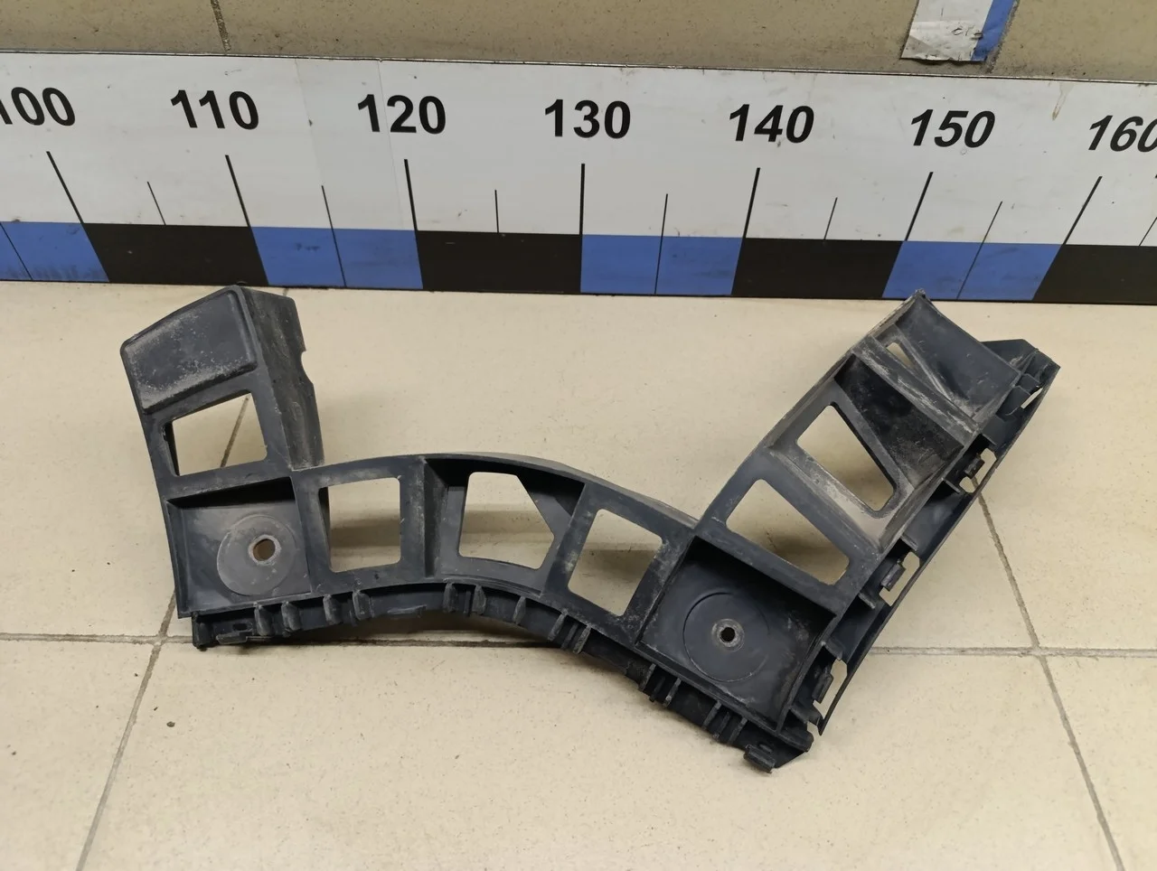 Направляющая заднего бампера правая Tiguan 2011-2016