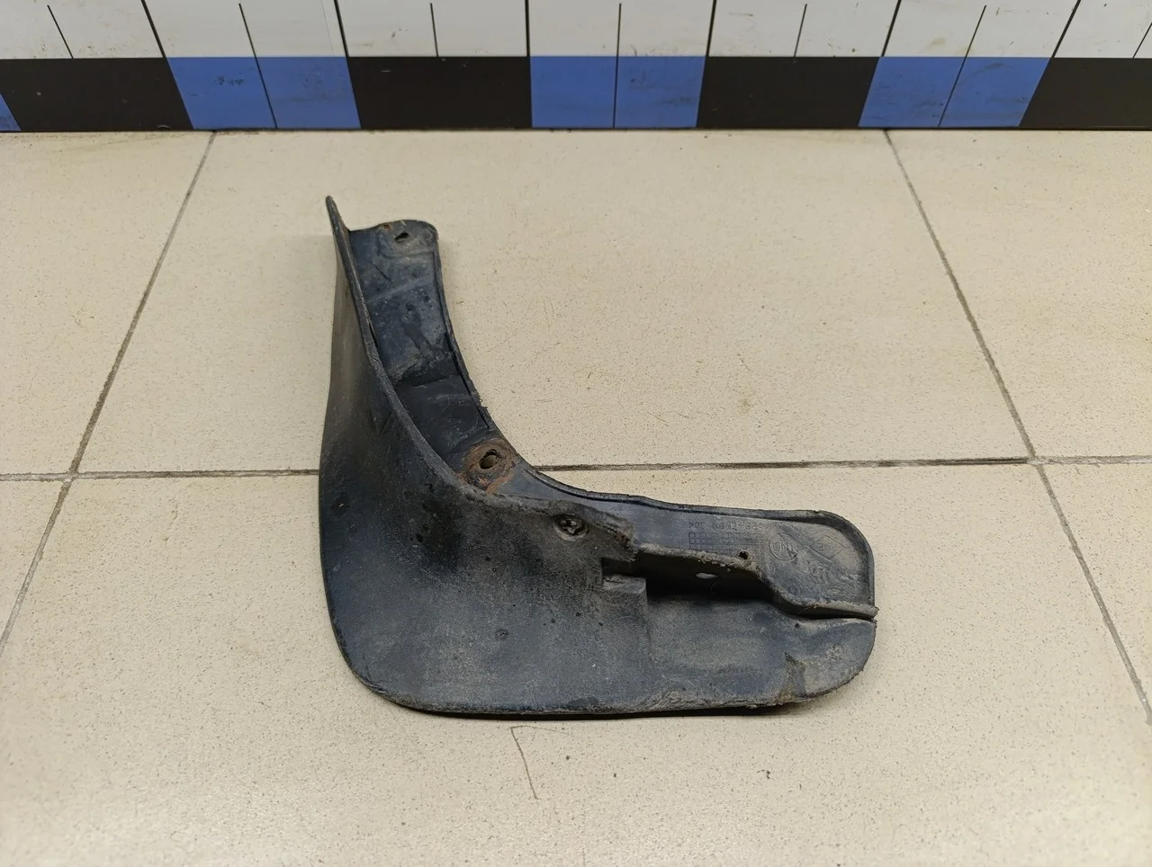 Брызговик передний левый Fluence 2010>