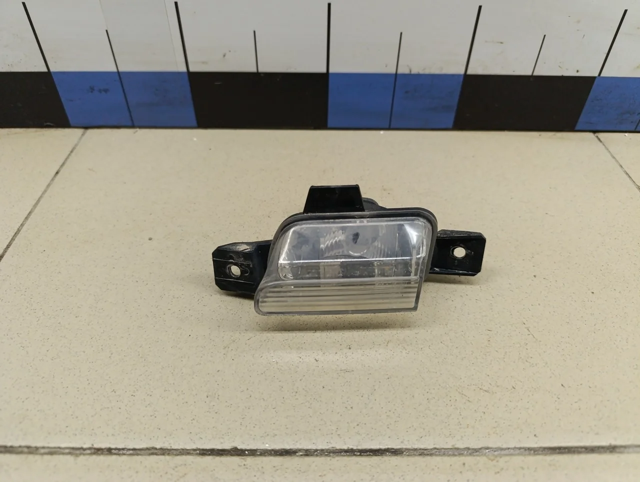 Фонарь задний в бампер правый Tiguan 2011-2016