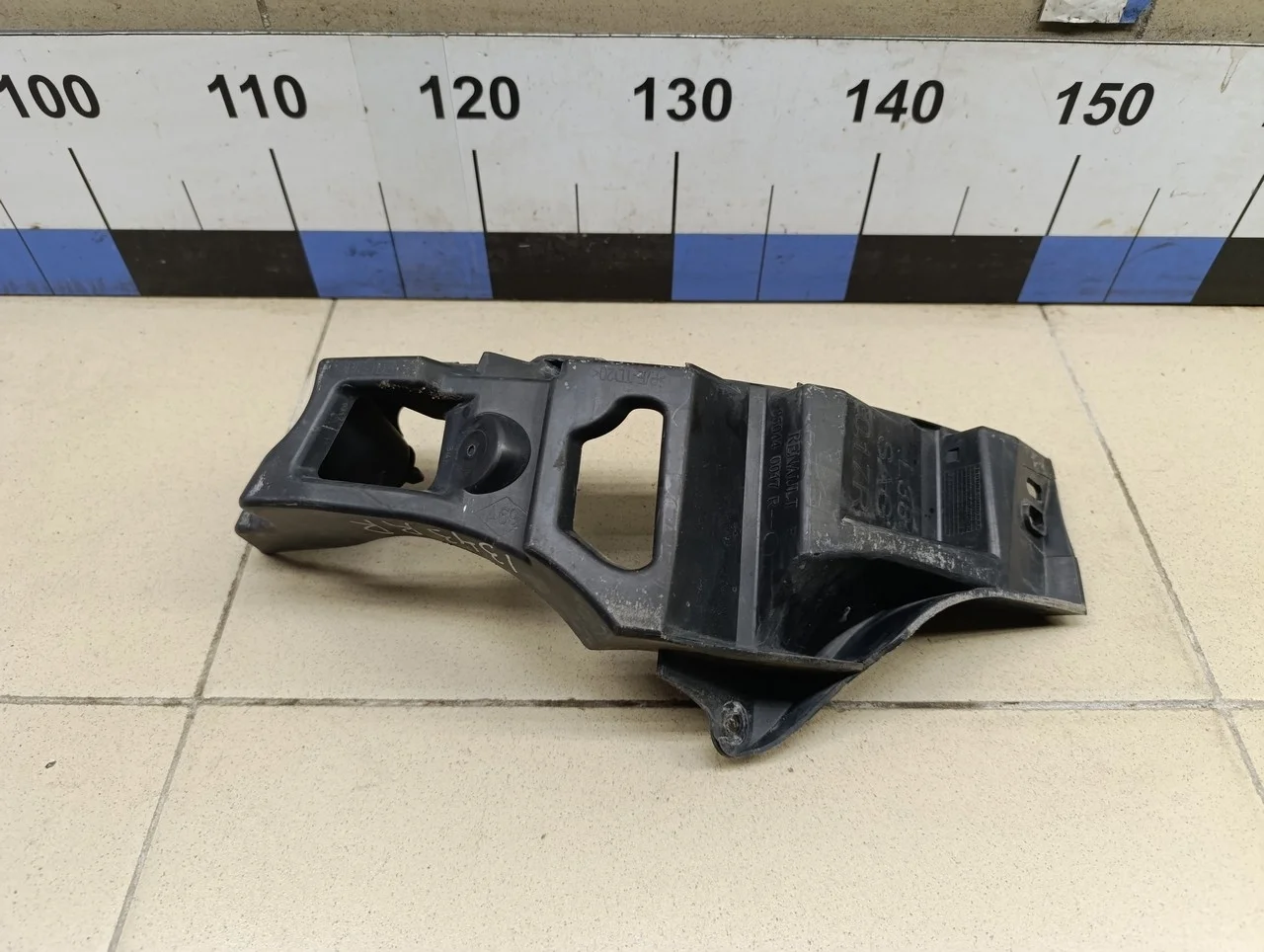 Направляющая заднего бампера правая Fluence 2010>