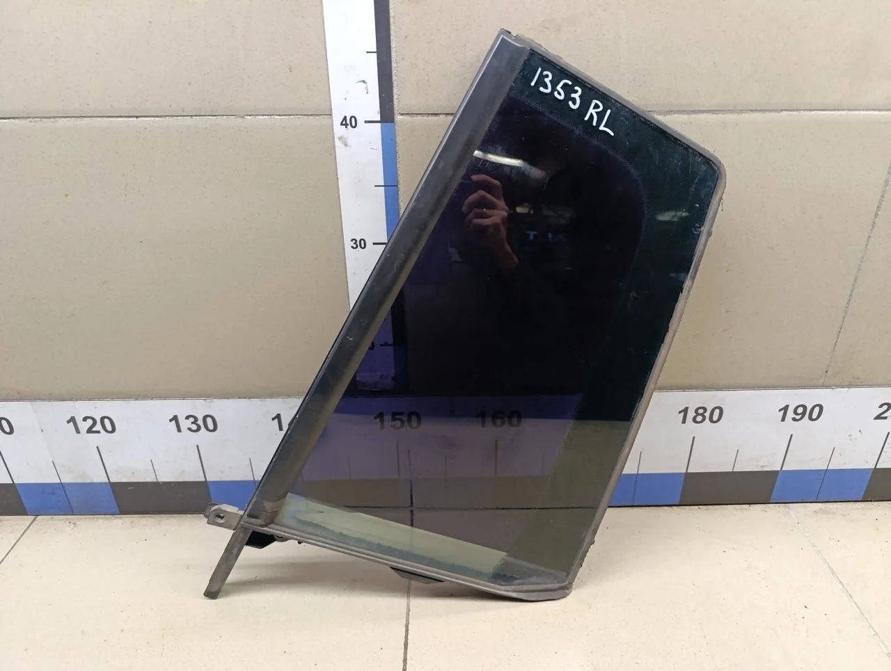 Стекло двери задней левой (форточка) Tiguan 2011-2016