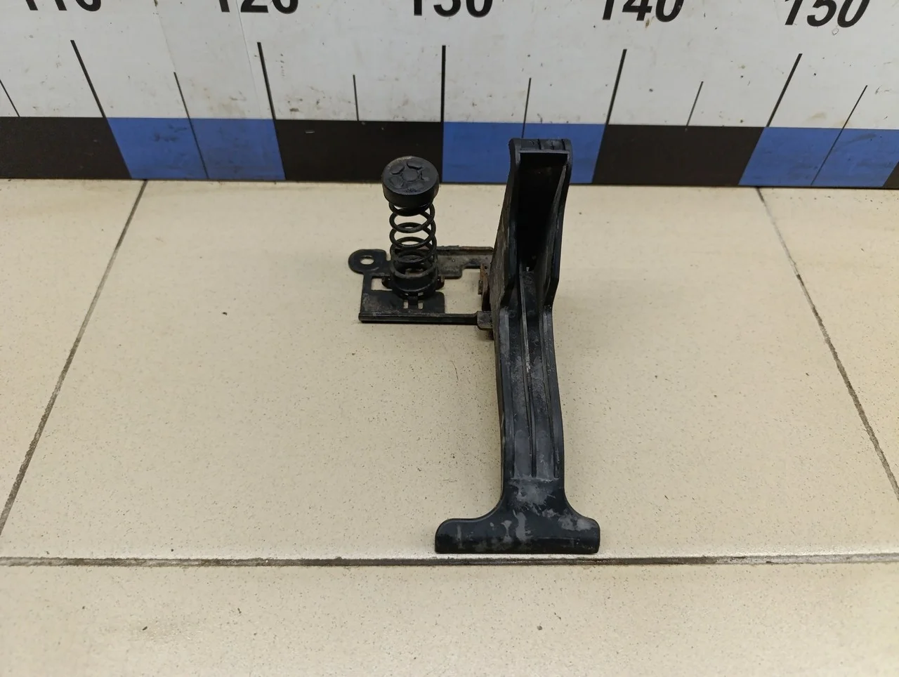 Крючок капота Fluence 2010>