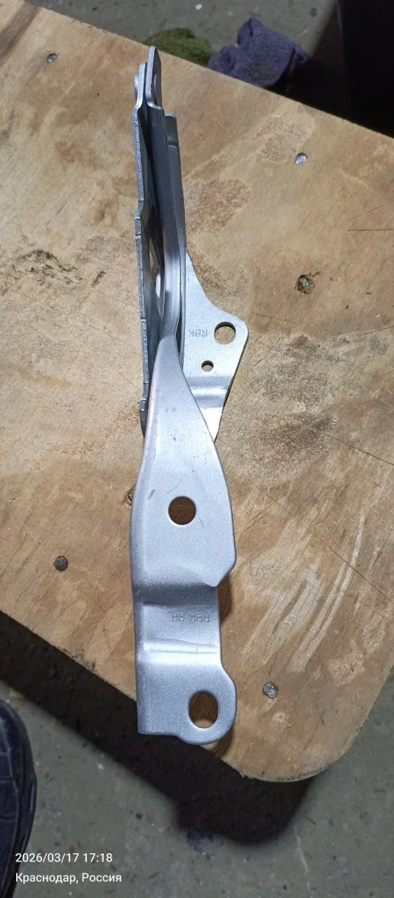 Петля капота Hyundai Solaris 2017 791201R000, передняя правая