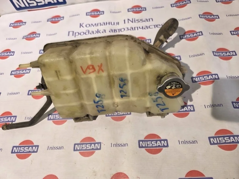 Бачок расширительный Nissan Navara 2014 217105X20A D40 V9X, передний