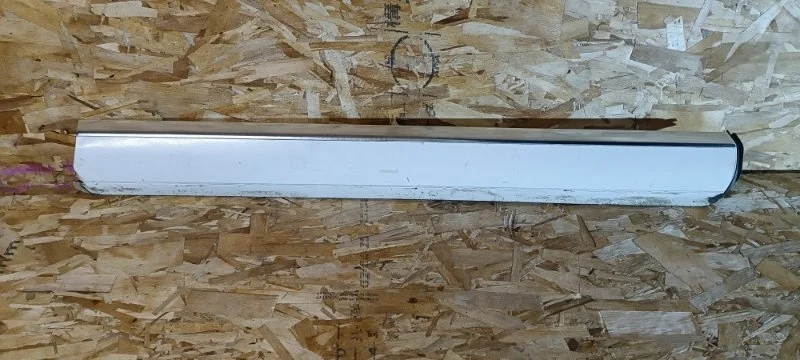 Молдинг на дверь Volkswagen Touareg 2005 7L6