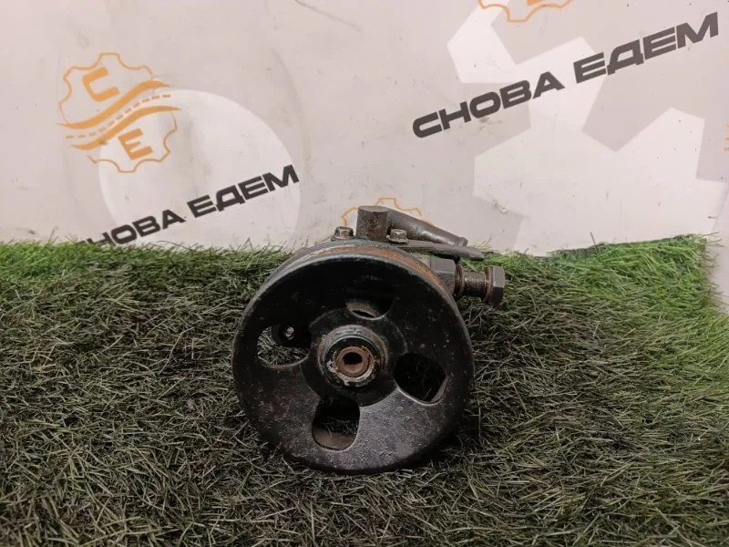 Насос гидроусилителя руля Hyundai Starex 571004H000 D4CB 2.5D