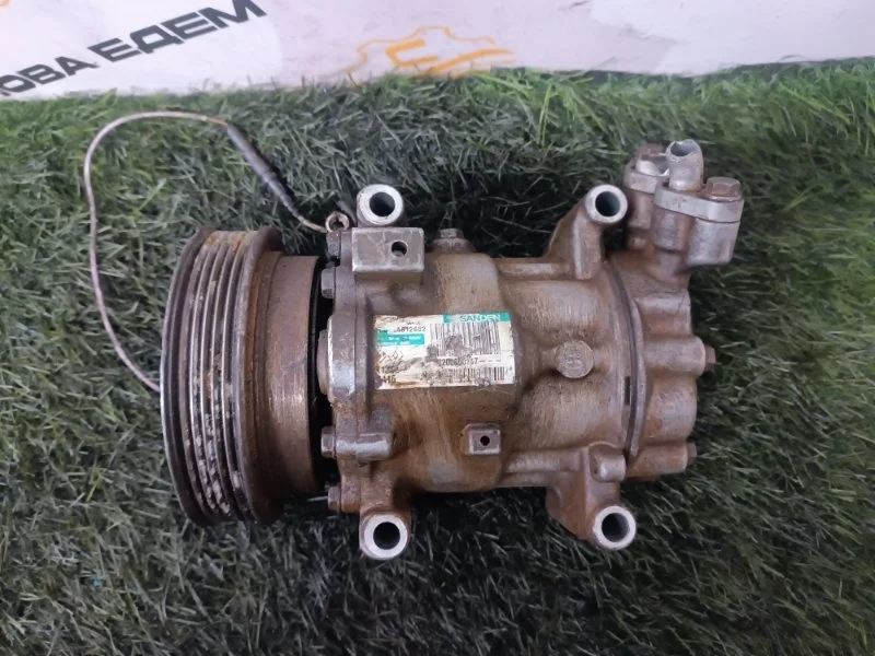Компрессор кондиционера Renault Clio 8200953359 K4M