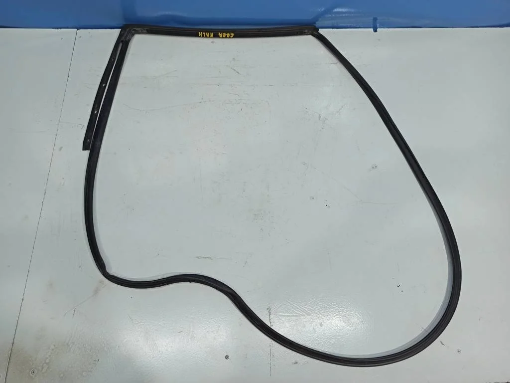 уплотнитель двери Kia Ceed 1 2010-2012  04.02.2010