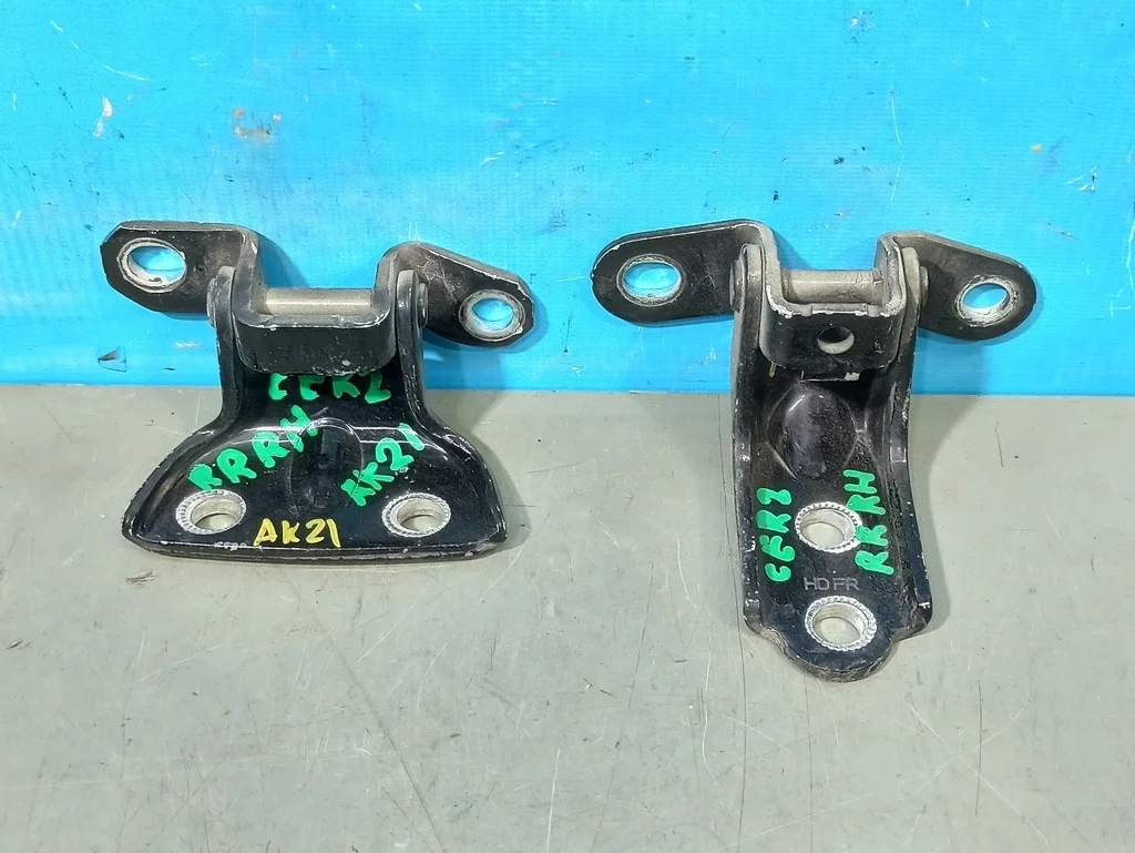 петли двери Kia Cerato 2 TD 2008-2013  02.05.2012