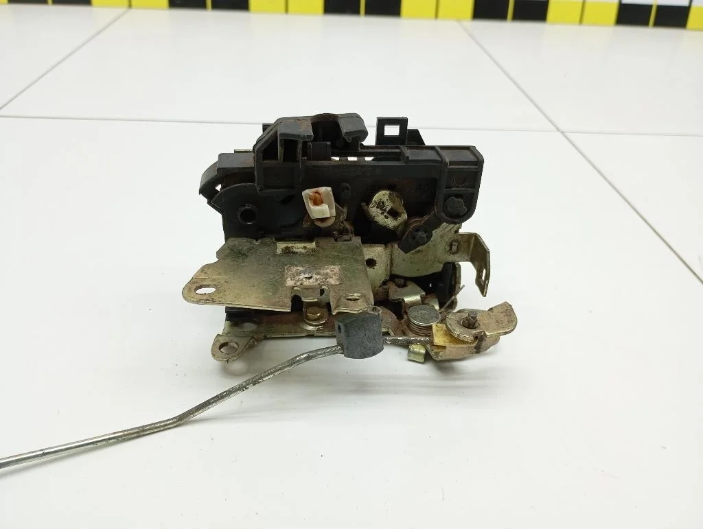 Замок двери передней правой Renault Symbol 1