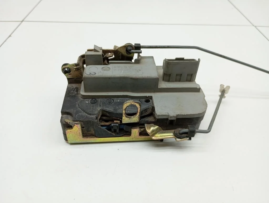 Замок двери передней левой Peugeot 206