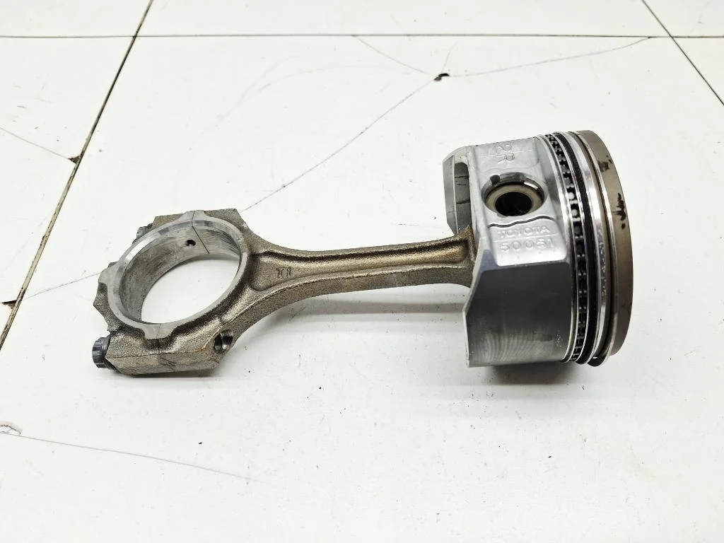 Поршень с шатуном Toyota Land Cruiser 100