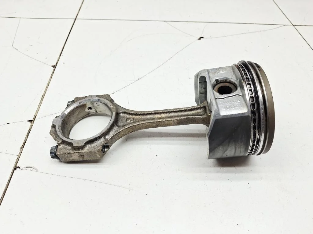 Поршень с шатуном Toyota Land Cruiser 100