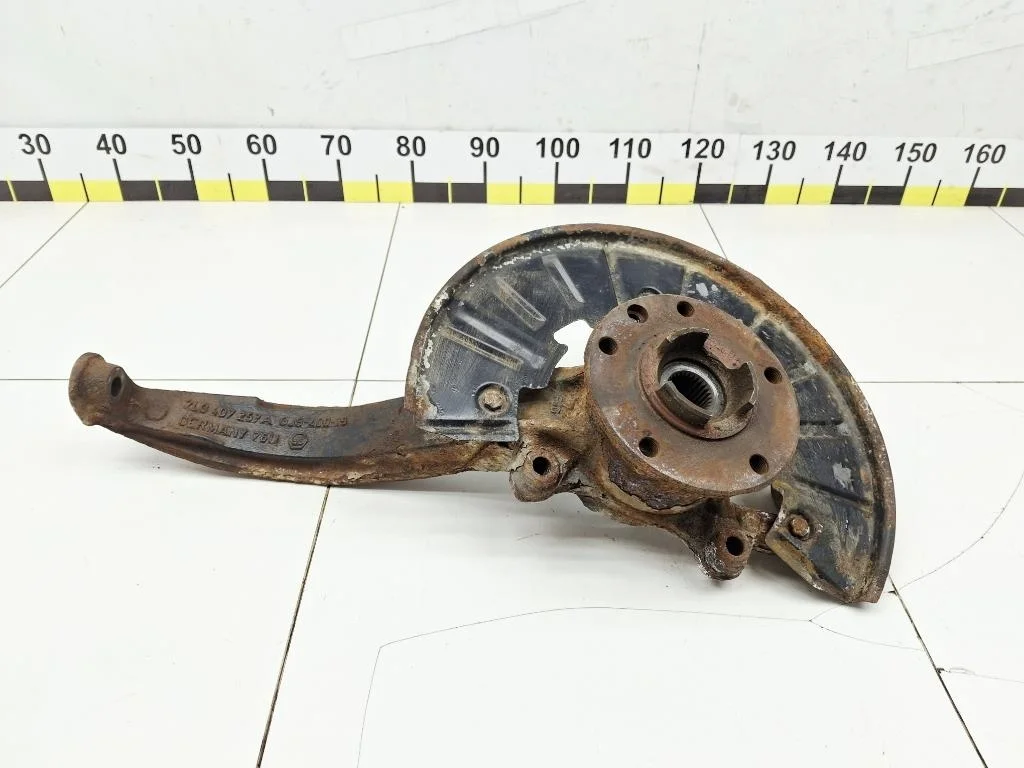 Кулак поворотный передний левый Porsche Cayenne 1 2007 957