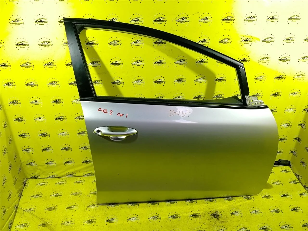 Дверь Kia Ceed 2 76004A2000 JD, передняя правая