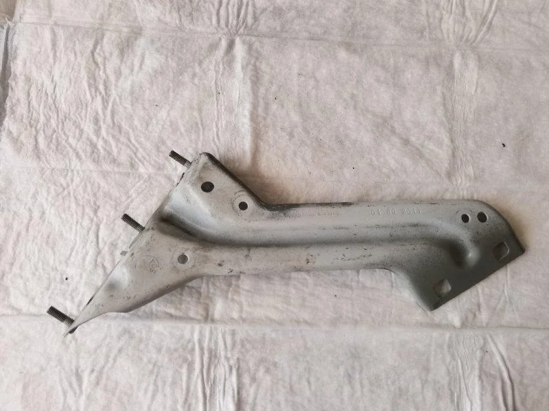 Кронштейн крыла AUDI Q5 2008-2017 8R