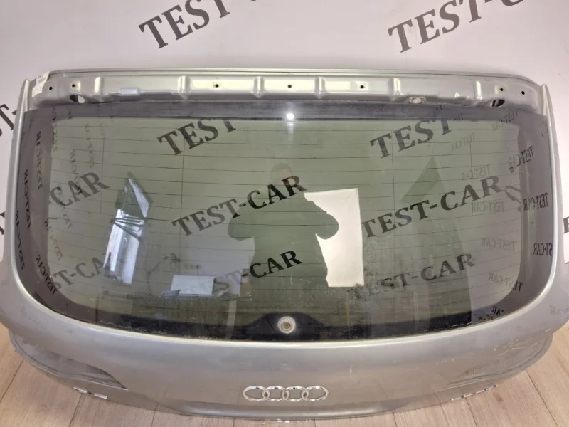 Стекло в крышку багажника Audi Q7 2006-2015 4L