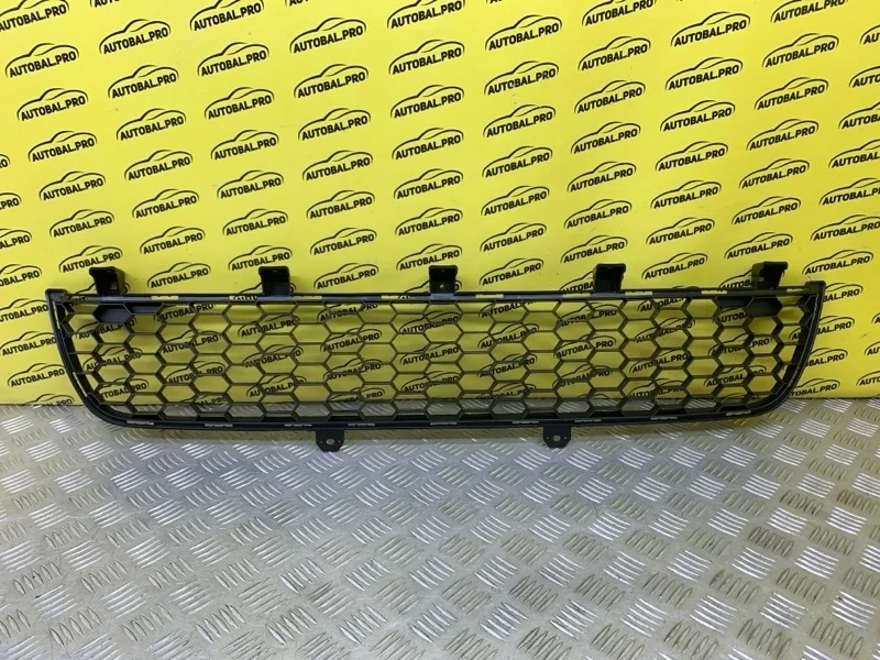 Решетка в бампер Mitsubishi Pajero Sport II (2008-2017) 2012 6402A182