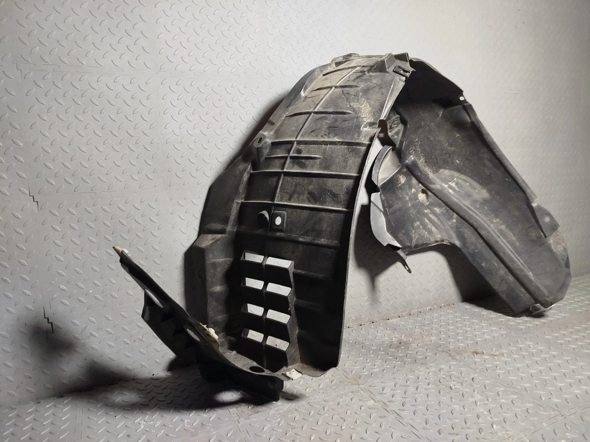 ПОДКРЫЛОК NISSAN ПЕРЕД ЛЕВО 63841JN20A