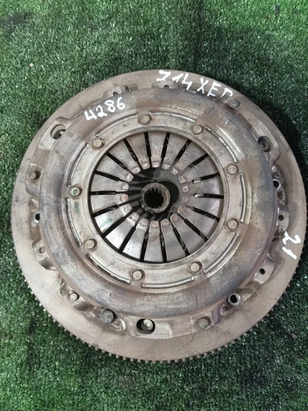 Маховик МКПП Opel Astra 55572815 Z14XEP