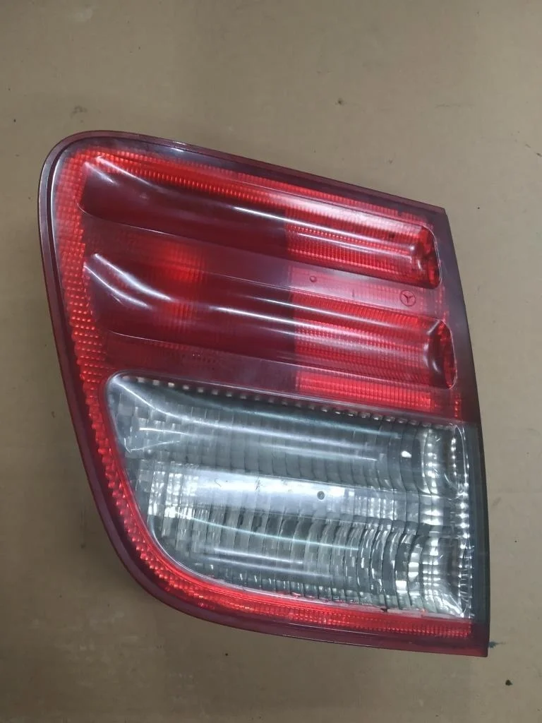 Фонарь крышки багажника Mercedes-Benz