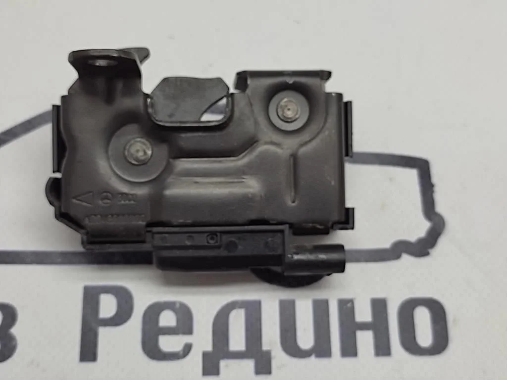 Замок капота Mercedes-Benz