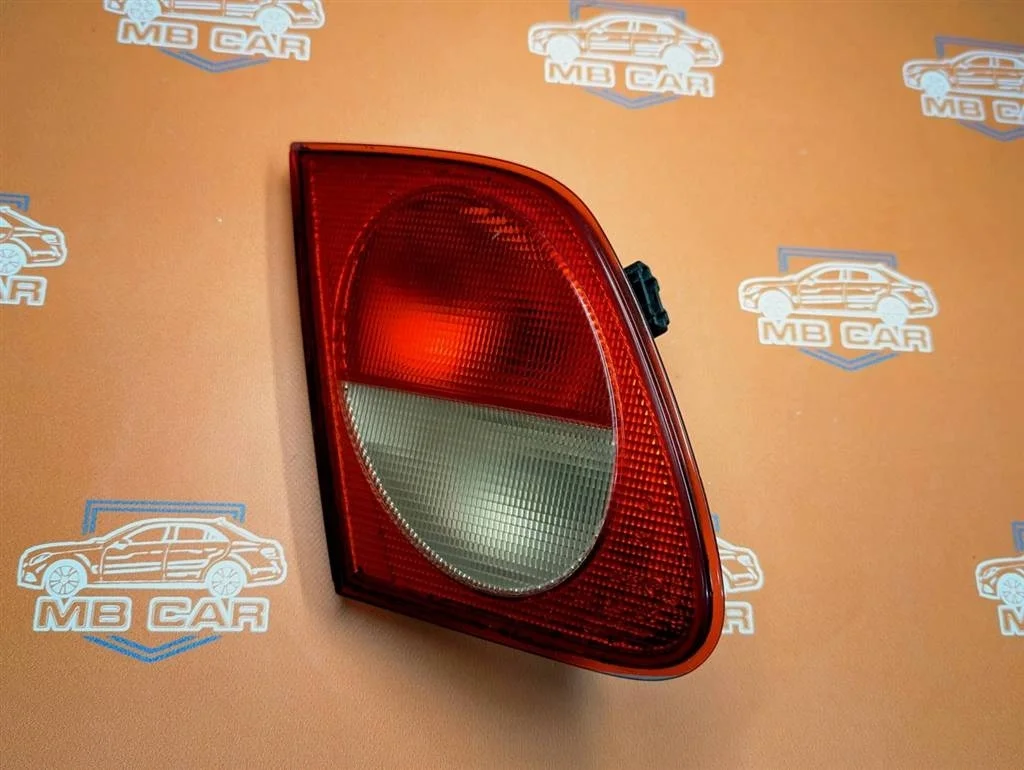 Фонарь крышки багажника Mercedes-Benz