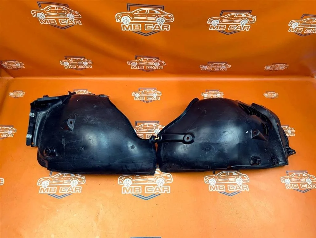 Подкрылок передний правый Mercedes-Benz