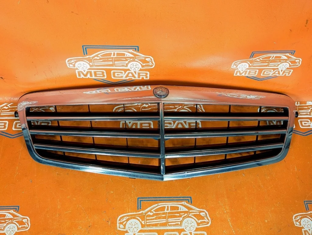 Решетка радиатора Mercedes-Benz