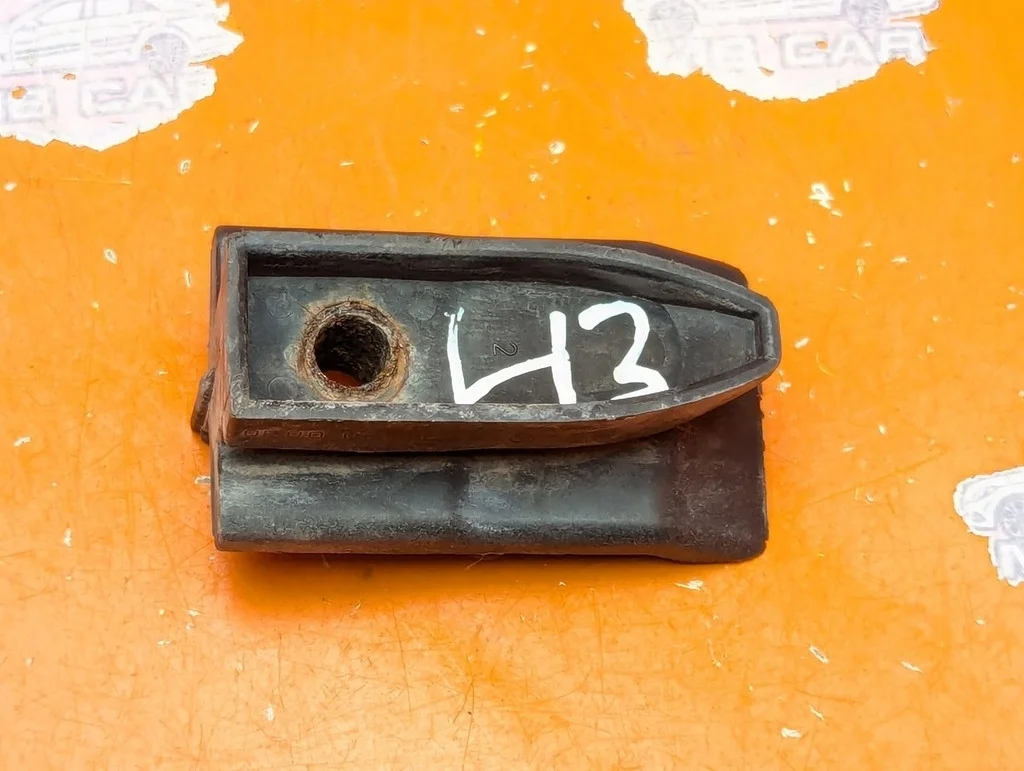 Кронштейн крепления бампера Mercedes-Benz