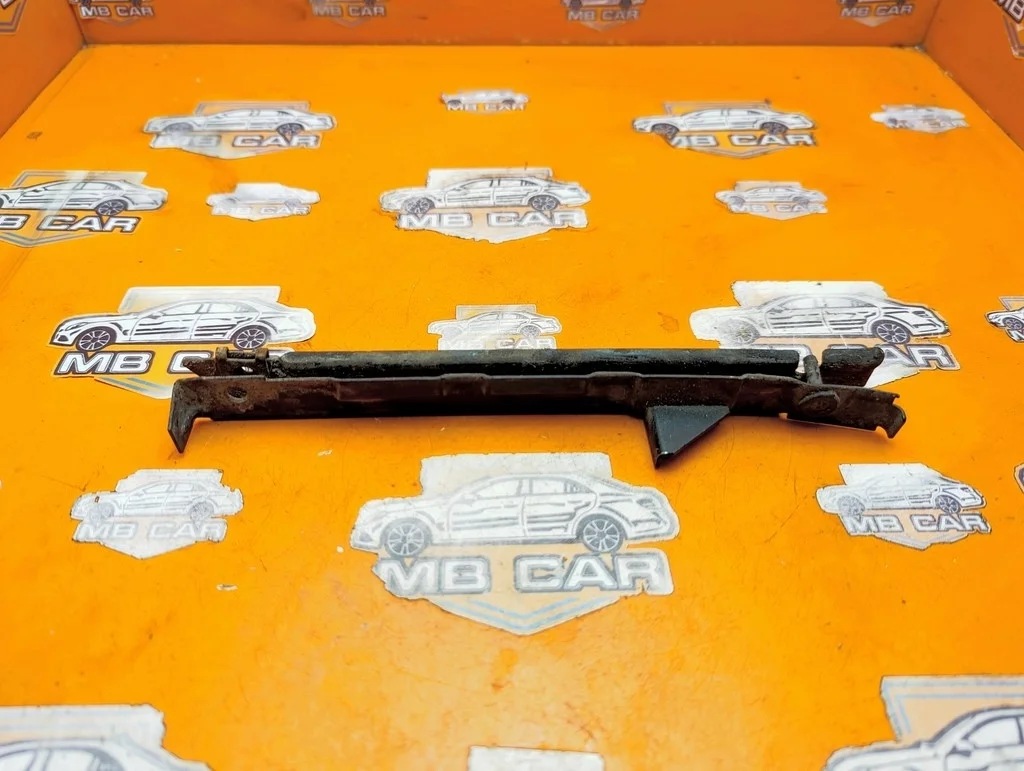 Кронштейн крепления бампера Mercedes-Benz