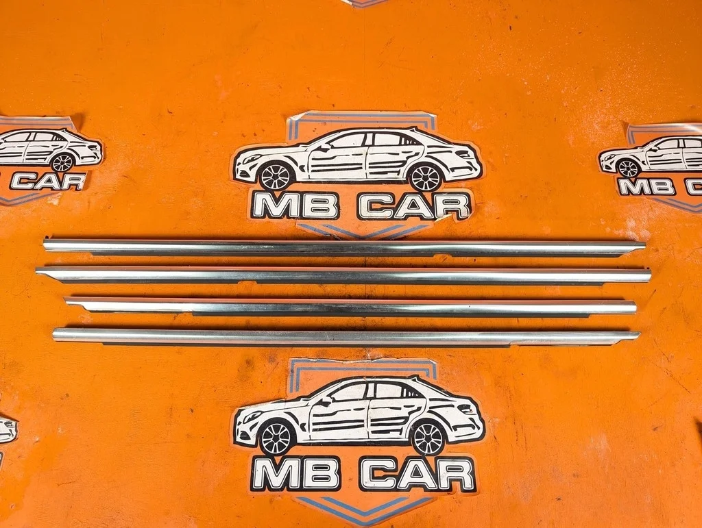 Молдинг стекла двери Mercedes-Benz