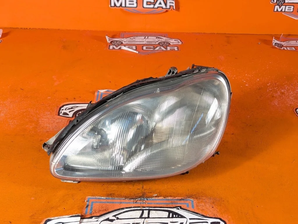 Фара левая Mercedes-Benz
