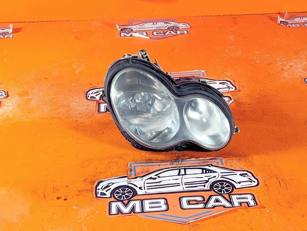 Фара правая Mercedes-Benz