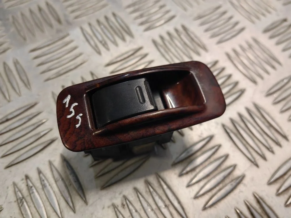 Кнопка стеклоподъемника з. л. Toyota Corolla IX
